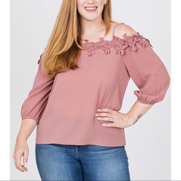 PLUS SIZE!!! Crochet Trim Top - Picture 4 of 5